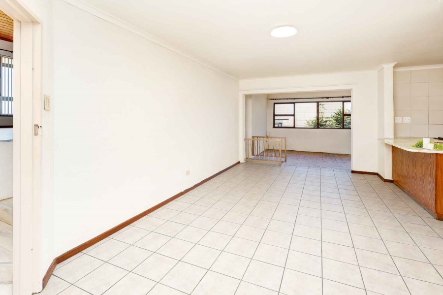 To Let 3 Bedroom Property for Rent in Loevenstein Western Cape